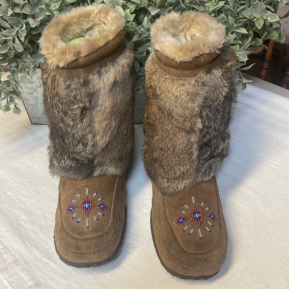 Tall moccasins size 8 I think. See pics